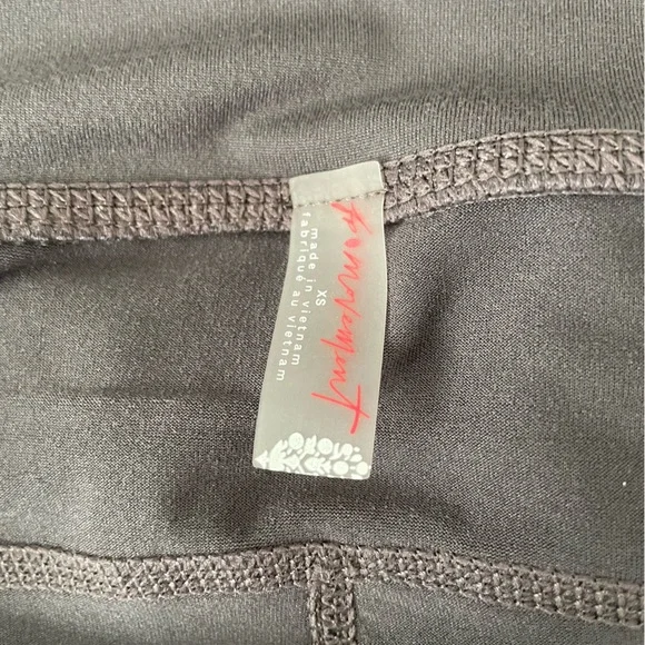 Free People Movement Women’s Charcoal Shorts Size Extra Small - Picture 7 of 7
